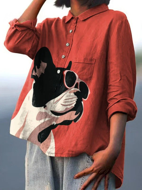 Samantha | Motif décoratif de bulldog français portant des lunettes de soleil sur fond rouge Chemise décontractée