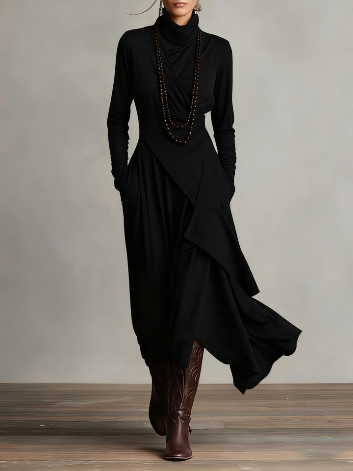 Giorgia - Robe Maxi Plissée Asymétrique en Violet avec Col Montant (Collier non inclus)